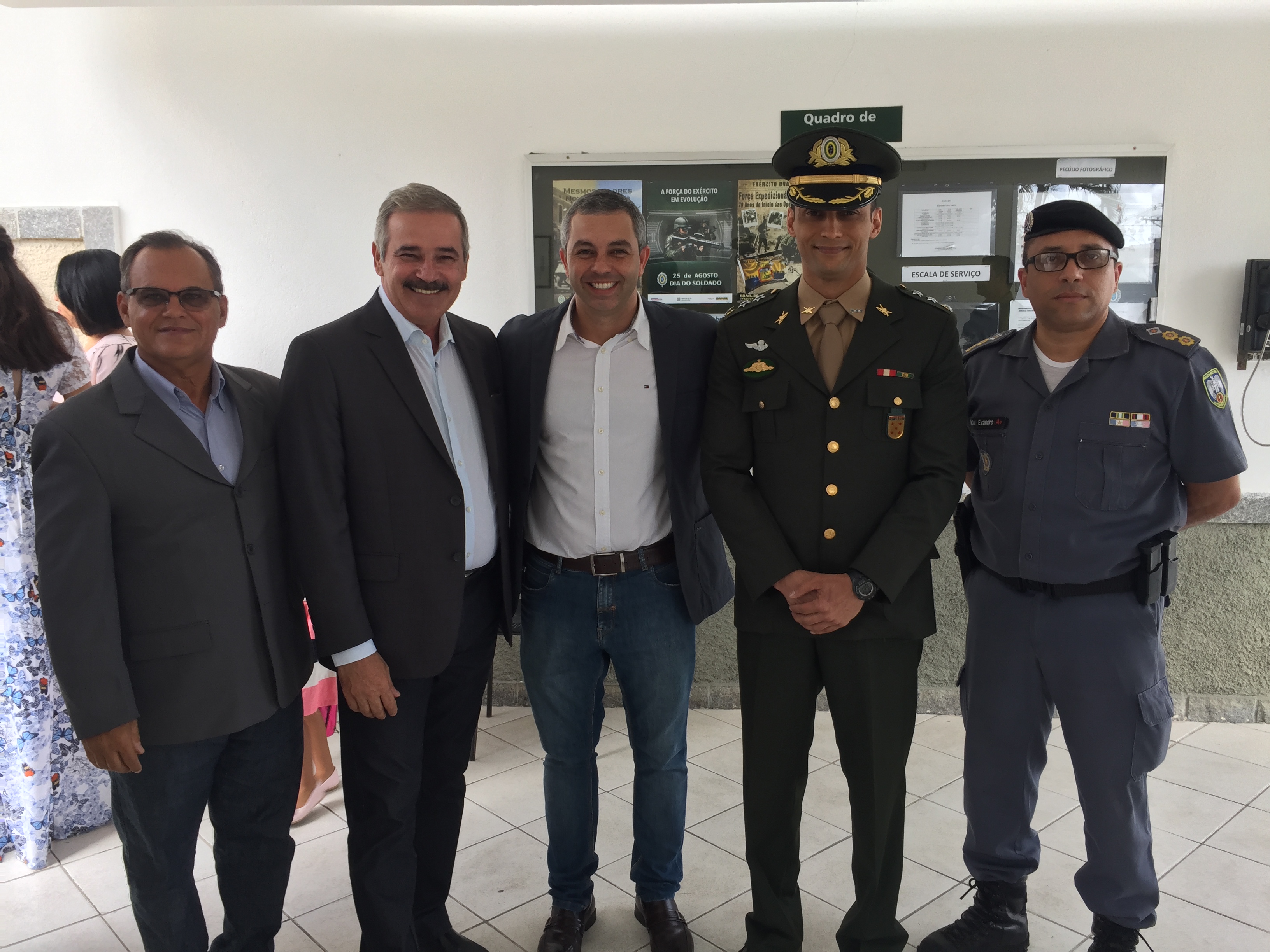 Autoridades municipais de Linhares participam de solenidade de Troca de Comando do Tiro de Guerra   