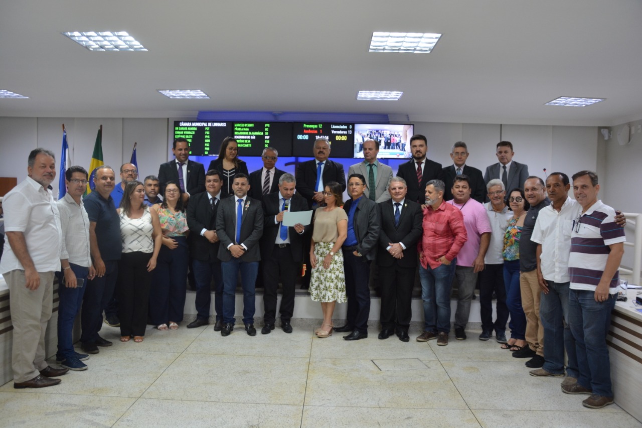 Câmara de Linhares homenageia os 20 anos da IEBL