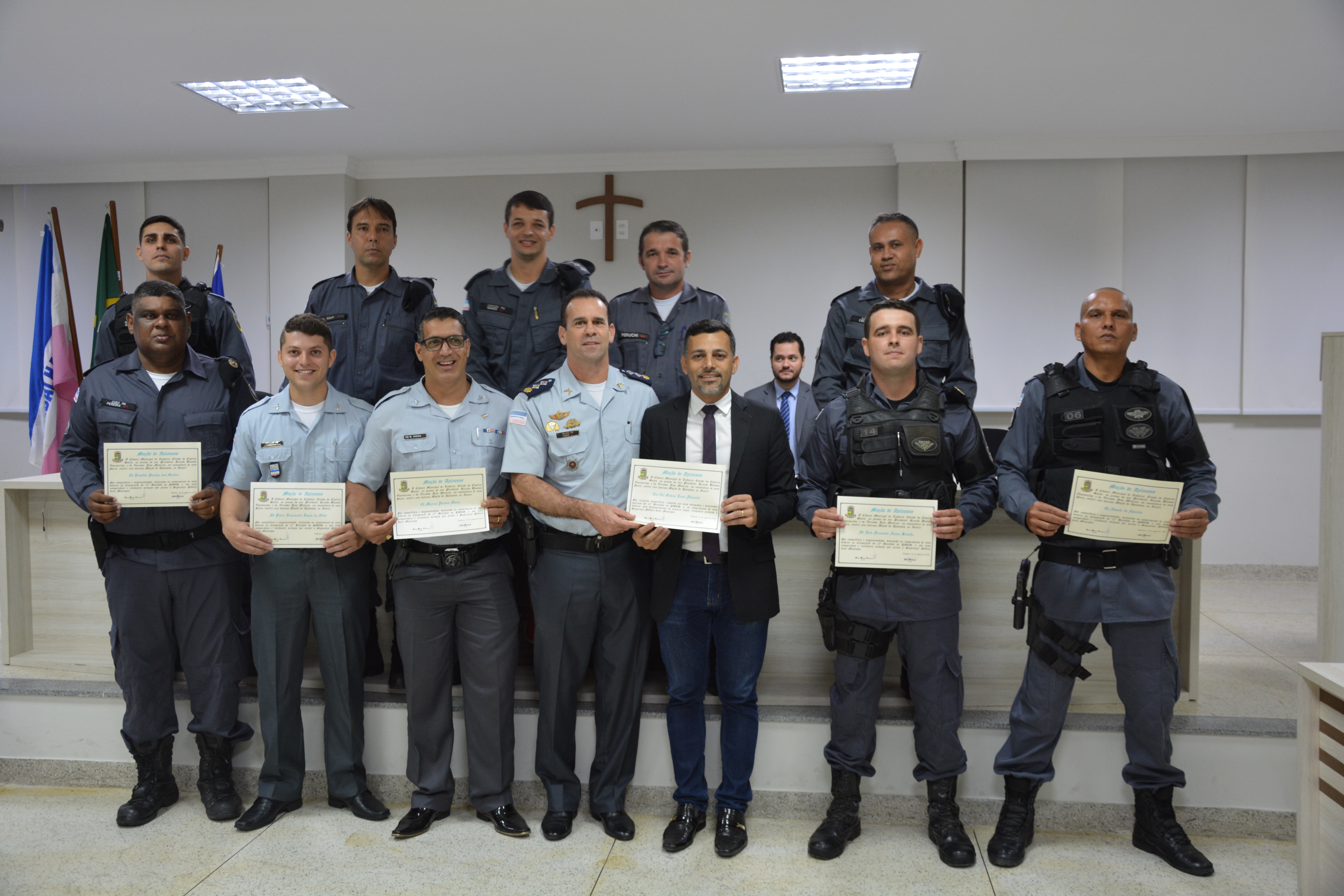 Câmara faz entrega de honrarias a membros da Polícia Militar e Civil de Linhares