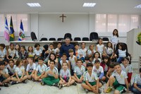 Escola visita Câmara para ensinar sobre organização das cidades