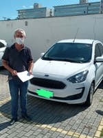 Mais dois vereadores abrem mão do carro oficial 