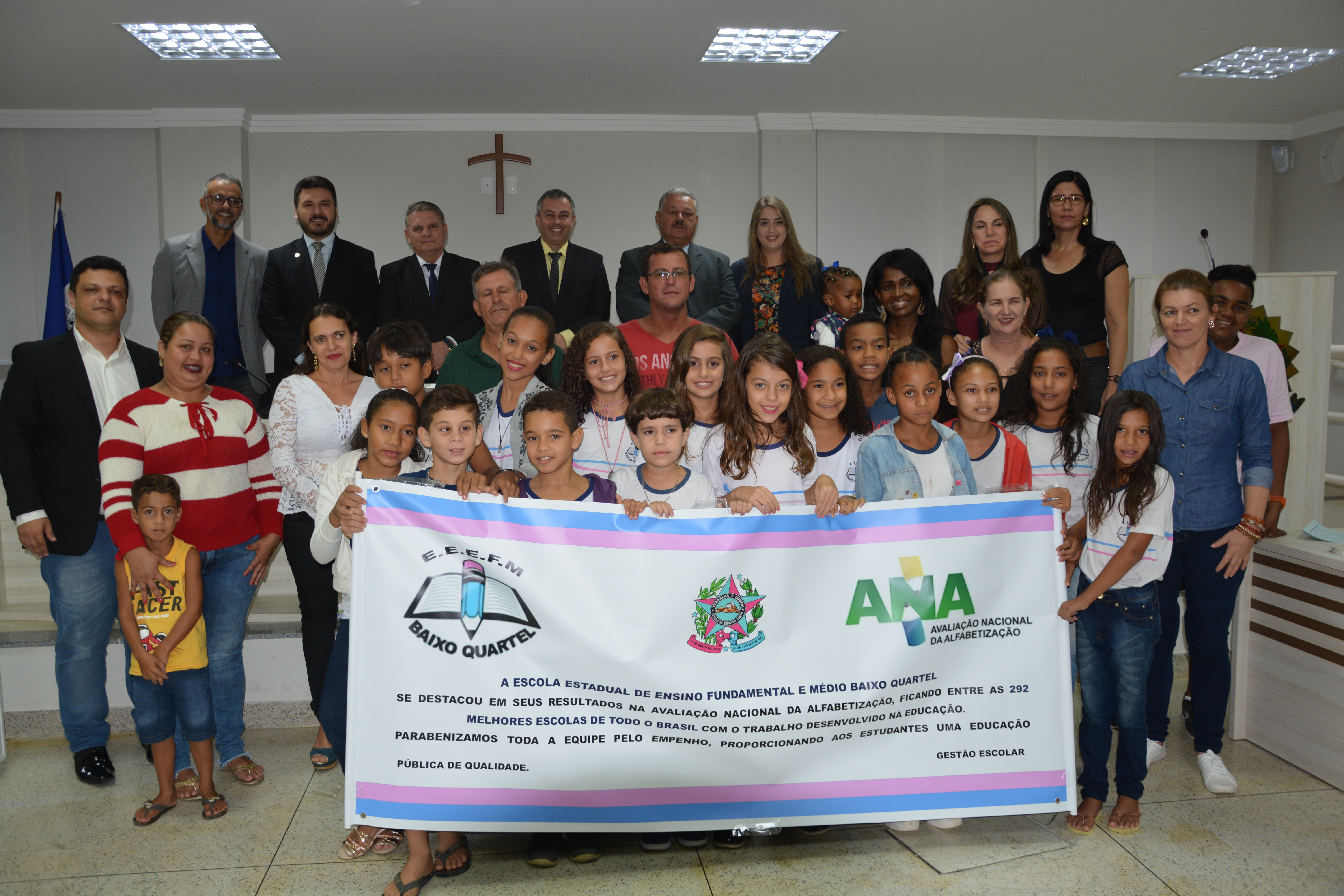 Sessão solene homenageia alunos da Escola Estadual de Ensino Fundamental e médio de Baixo Quartel