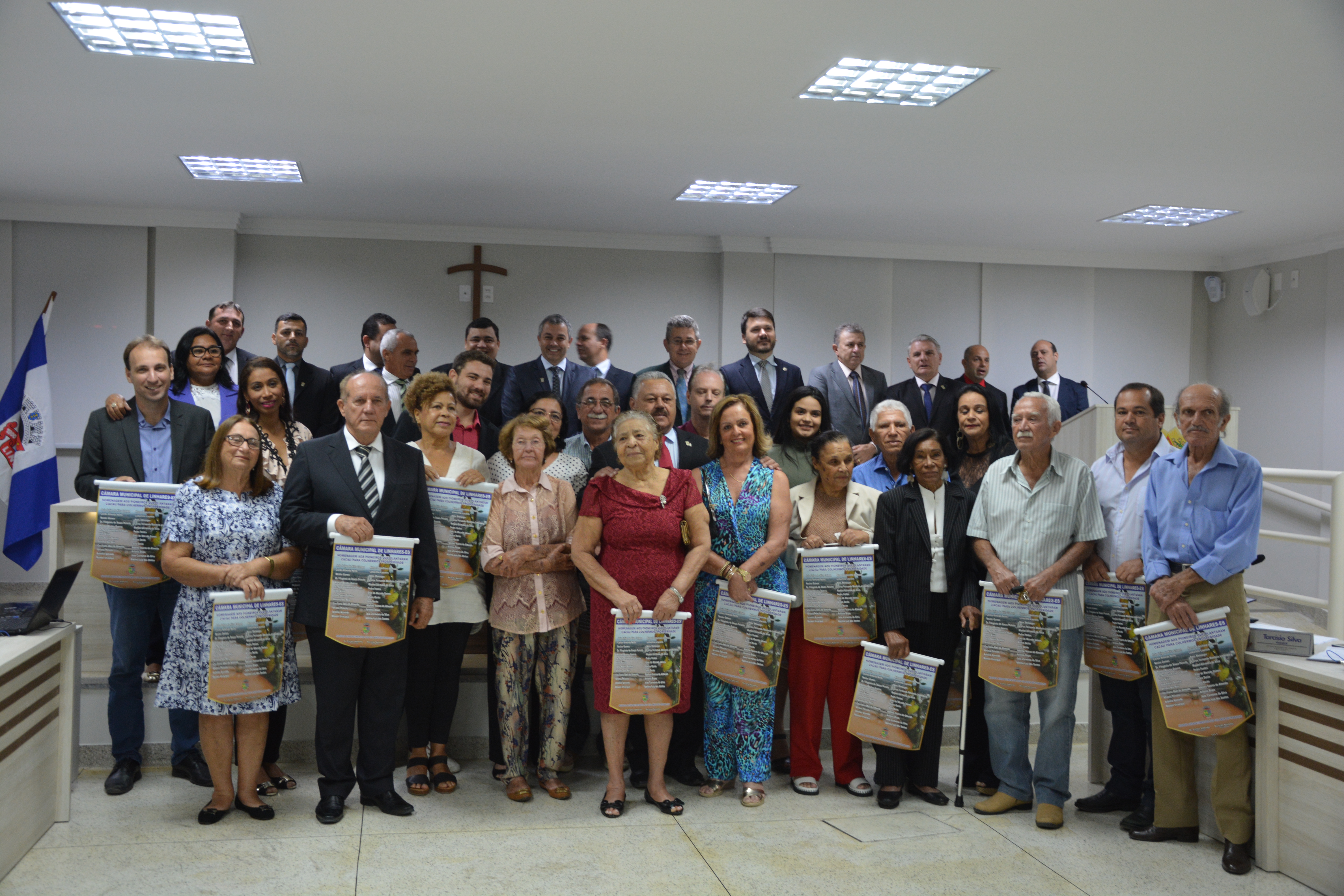 Vereadores aprovam cinco Projetos de Leis e prestam  homenagem à produtores de cacau